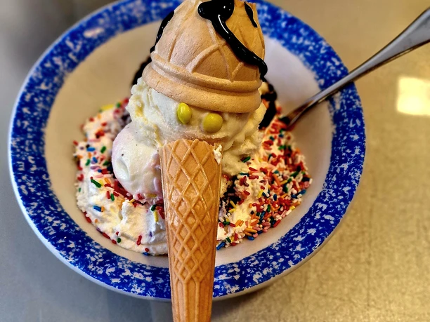 Eisgenuss auch für die kleinen Gäste Eisgenuss auch für die kleinen Gäste