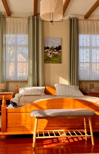 20250310_Gulfhaus Schlafzimmer2.jpg