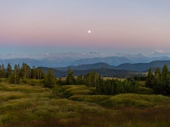 Kleine Hochmoor auf dem Gebirgszug Risete im Sonnenuntergang