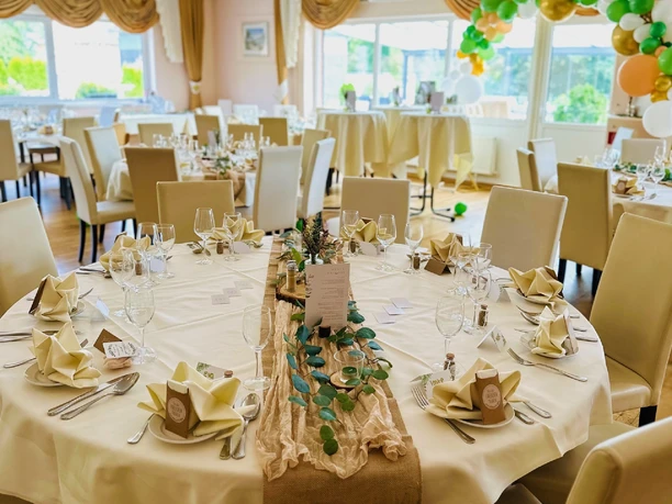 Gedeckte Tische im Europa Gedeckte Tische im Europa