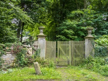 Gutspark-Eingangstor