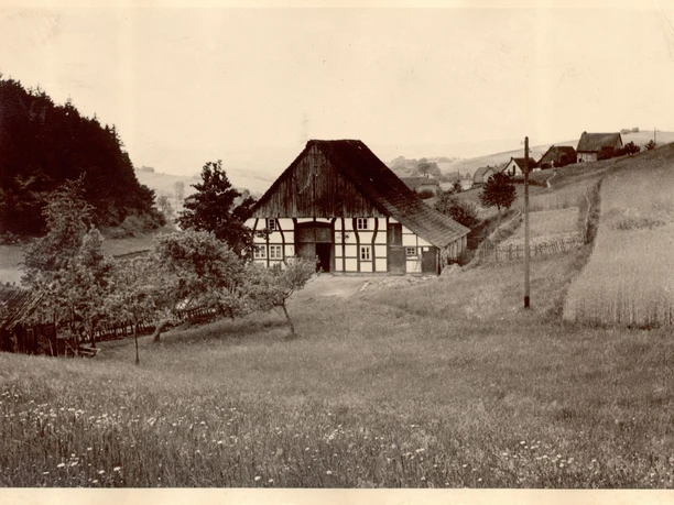 Haus Diermeier, Wennenkamp, Elbersgrund 1, um 1930, im Hintergrund der Wennenkämper Wasserweg, Foto Alfred Diermeier
