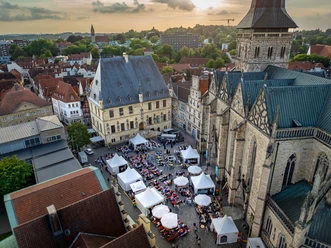Osnabrück-Panorama_Marktplatz_historisches Rathaus_Weinfest 24.jpg