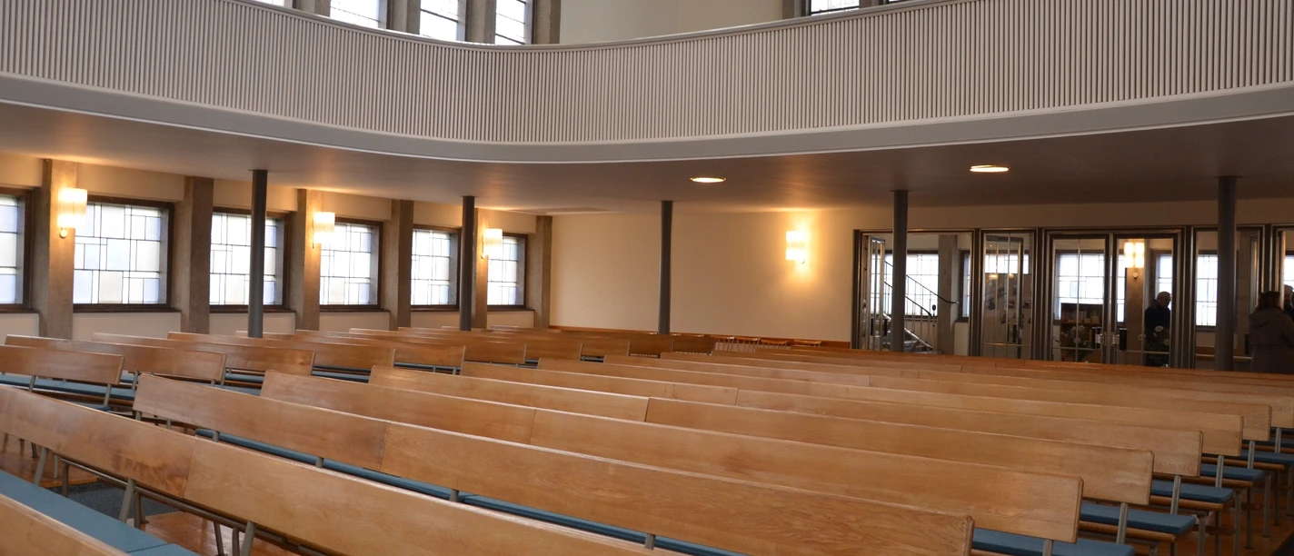 Lebenstedt_MartinLutherKirche_Innenraum_HD.JPG
