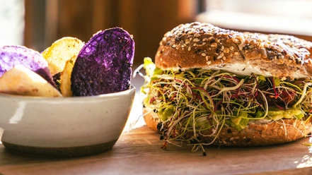 bistro-pier-one-sandwich-chips.jpg
