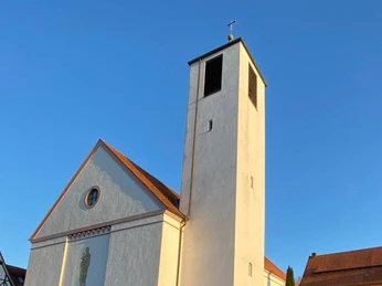 Pfarrkirche außen (002).jpg Pfarrkirche außen (002).jpg