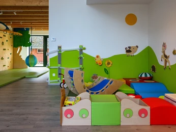 Spielscheune nah_klein.jpg