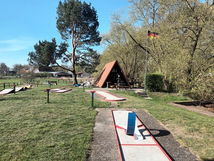 CC0_Minigolf Ettenbüttel 1.jpg Minigolfanlage Ettenbüttel