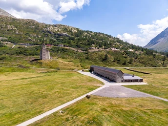 altes Spittel im Vordergrund das Barralhaus