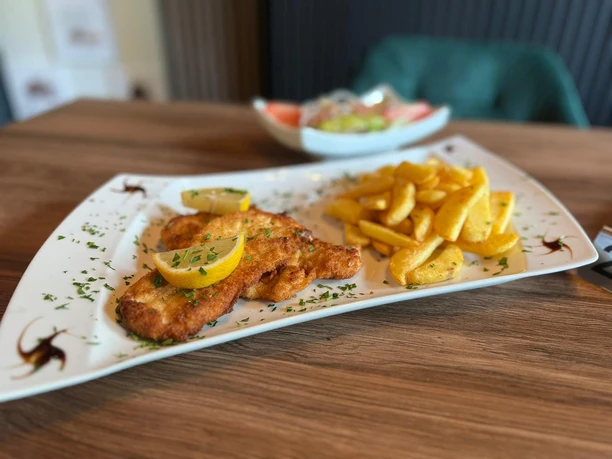 Schnitzel(c) Restaurant zur Auszeit.jpg