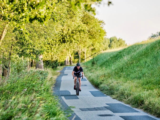 Rennradfahrer in Hemmoor-Osten