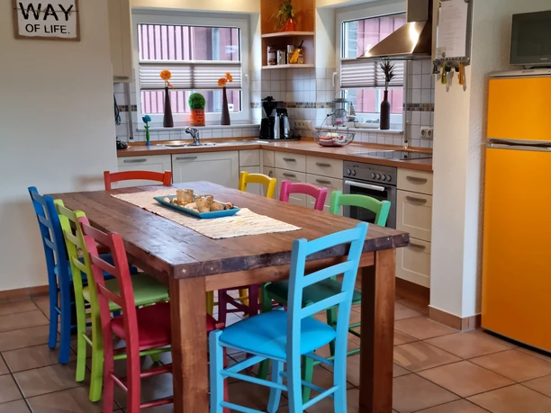 Villa Kunterbunt_Küche.jpg