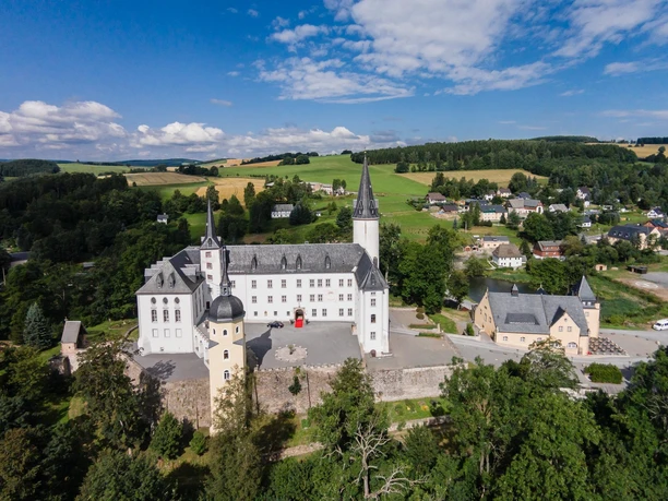 Luftaufnahme_Schloss_+_Remise_4