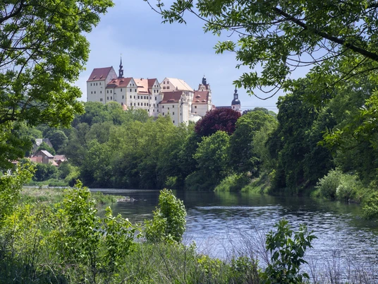 COL_Sebastian_Theilig_Schloss_aus_Entfernung_DSC_092162_2015.jpg