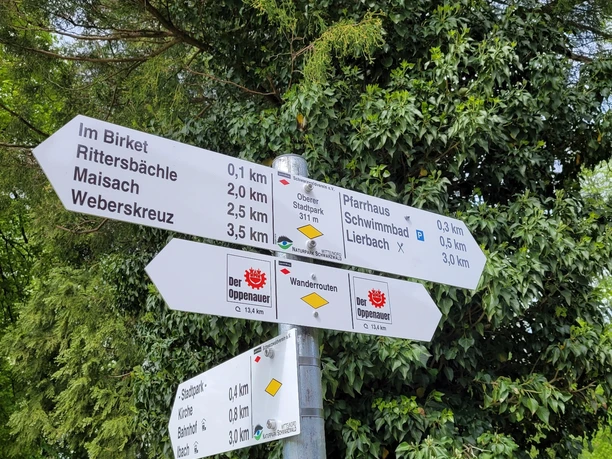 Schilderbaum am Weg "Der Oppenauer"