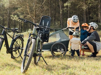 imboden-bike-familie-pause-bikes-anhaenger.jpg