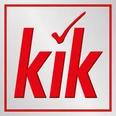 KiK_Logo.png Rotes KiK-Logo mit Haken über dem "i" auf weißem Hintergrund, symbolisiert die Textilwarenkette.