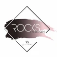 Logo_Rocksfashion-e1613320190117-829x800.jpg Das Logo von Rocks Fashion, enthält moderne Schrift und geometrische Elemente in Rosa und Schwarz.