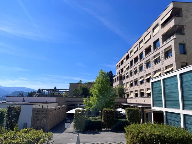 Hauptgebäude2.jpg