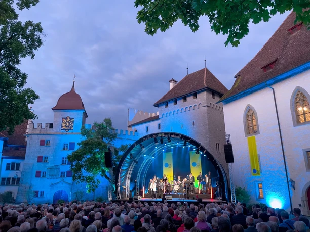 Lauschiges Ambiente im Schlosshof (Foto Pascal Rohner)