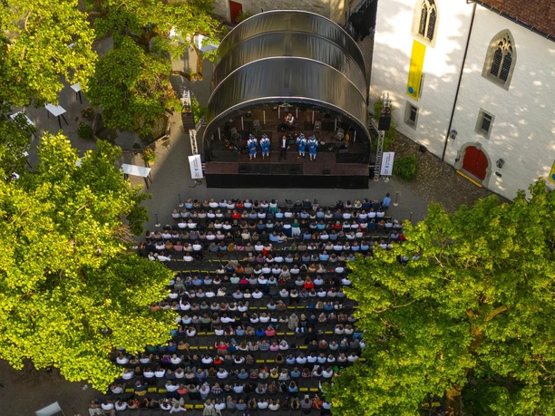 Lenzburigade: Ein Blick von oben (Foto: Pascal Rohner)