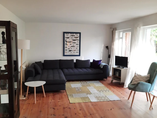 Wohnzimmer mit großer Couch Wohnzimmer mit großer Couch