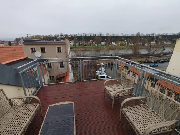 Balkon der Wohnung Elbflorenz mit Elbblick