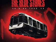 Ein U-Bahn-Zug schwebt vor einem intensiven roten Hintergrund mit dem Bandnamen "The Blue Stones".