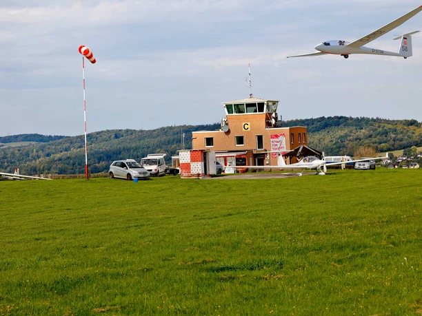 Bad-Gandersheim_Flugplatz_Tower3_Sommer©-Stadt-Bad-Gandersheim-Hötzel.jpg