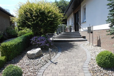fewo_kaup_eingang.jpg Außenansicht mit Treppe zur Eingangstür