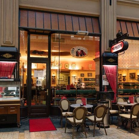 Mephisto Bar: dining in the Mädler Passage | Leipzig Convention Bureau Outdoor seating at Mephisto Bar in the Mädler Passage near Auerbachs Keller - presented by Leipzig Convention Bureau