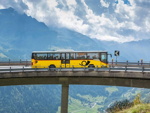 portauto-tour-ueber-die-zentalalpen-bruecke.jpg