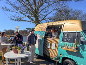 Netter Schnack am Dorfteich