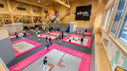 paenda-freestylehalle-gaeste-trampolin-areal.jpg
