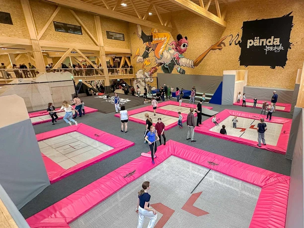 paenda-freestylehalle-gaeste-trampolin-areal.jpg