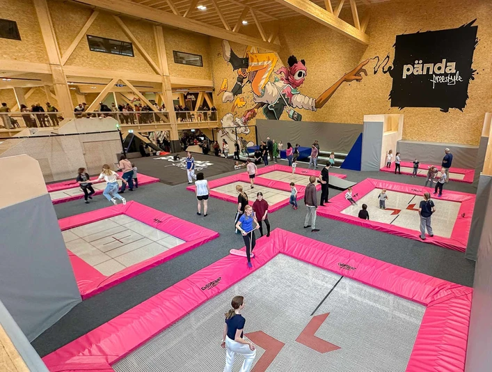 paenda-freestylehalle-gaeste-trampolin-areal.jpg