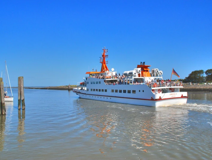 2024_Fähre in Fahrinne 2 _Foto von Michael Albers.jpg