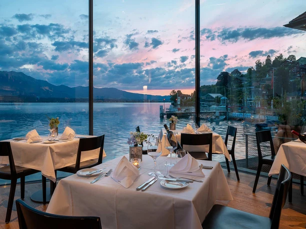 restaurant-schloss-oberhofen-aussicht-thunersee-sonnenuntergang.jpg