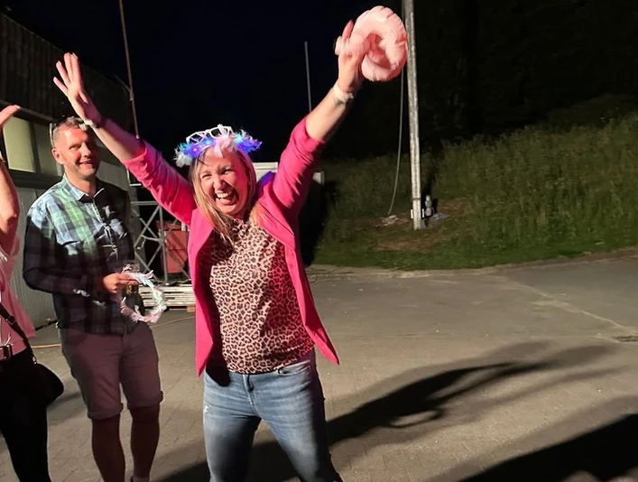 Schützenkönigin beim Frauenvogelschießen Schützenkönigin beim Frauenvogelschießen