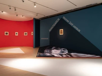 Tanzmuseum des Deutschen Tanzarchivs Köln It´s Me – Selbstinszenierung im Tanz - Blick in die AusstellungsinstallationIt's Me - Self-dramatisation in dance - View of the exhibition installation