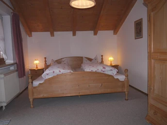 Schlafzimmer 1 Fewo Zugspitze