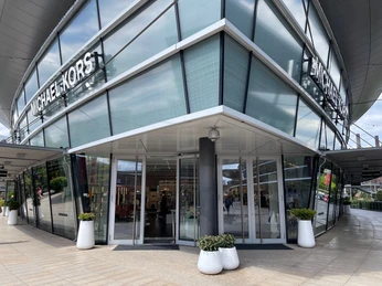 Michael Kors Eingang im DOW.jpg Eingangsbereich von Michael Kors im DOW.