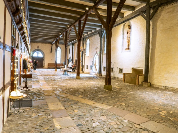 csm_grosses_heiliges_kreuz_innen_goslar_marketing_gmbh_filmpunktton_d69f3f1ede.jpg