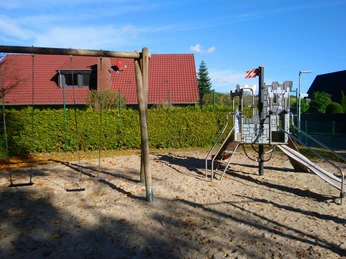 Rastede_Kinderspielplatz_Bogenstraße.jpg