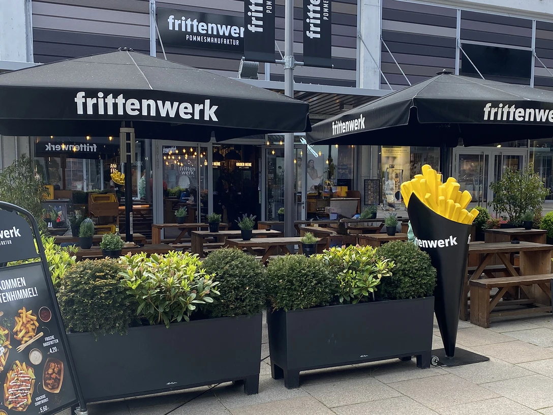 Frittenwerk_Aussenansicht.jpg Außenansicht Terrasse FrittenwerkExterior view of the Frittenwerk terraceUdsigt til Frittenwerks terrasse udefraBuitenaanzicht van het Frittenwerk terras