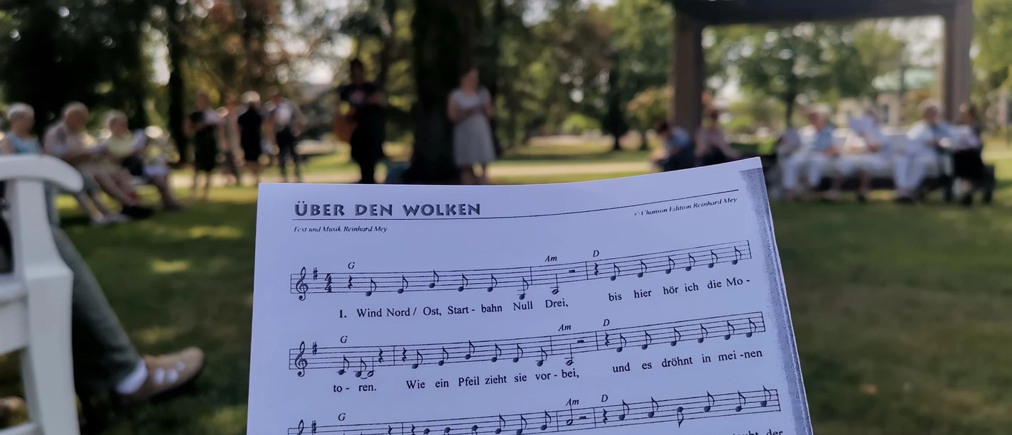 Staatsbad_Salzuflen_Singen_im_Park