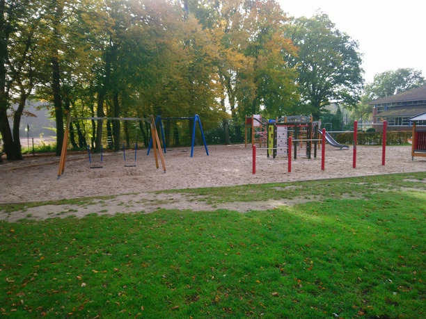 Hahn_Lehmden_Kinderspielplatz_Grundschule.jpg