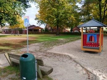 Hahn_Lehmden_Kinderspielplatz_Grundschule (1).jpg