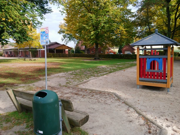 Hahn_Lehmden_Kinderspielplatz_Grundschule (1).jpg