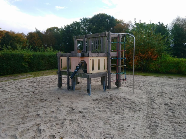 Hahn_Lehmden_Kinderspielplatz_Am_Schießstand (2).jpg